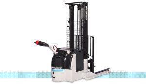 WSX series by UniCarriers a straddle stacker | Dade Lift Parts & Equipment